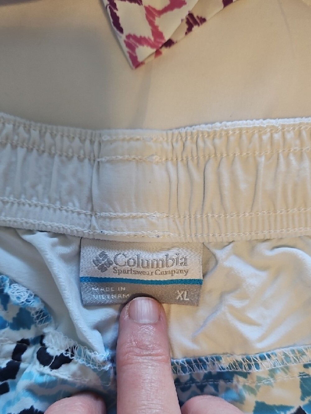 Pair Womena Columbia Nylon Shorts XL - Picture 2 of 5